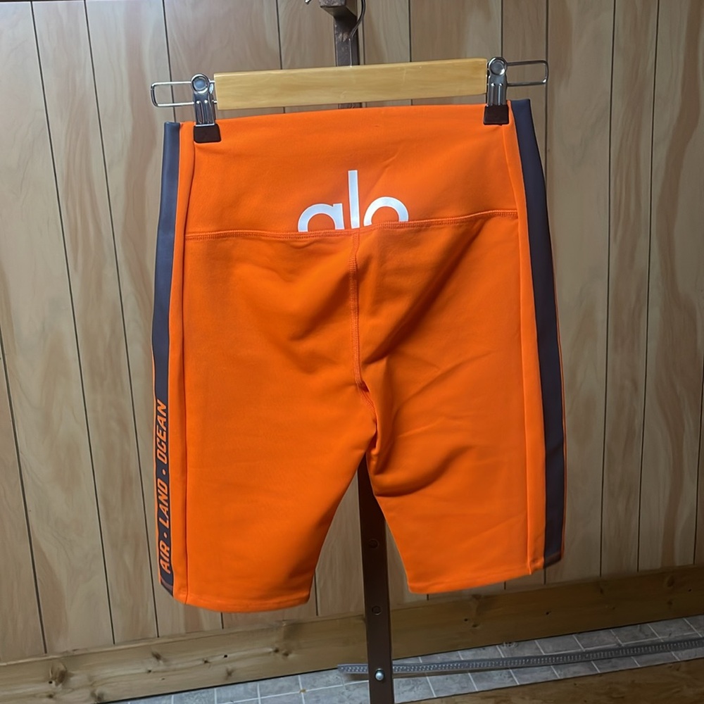 Alo Yoga cycle club Short - Picture 2 of 3